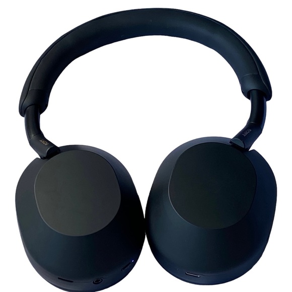 - WH-1000XM5 Wireless Noise-Canceling Over-the-Ear...